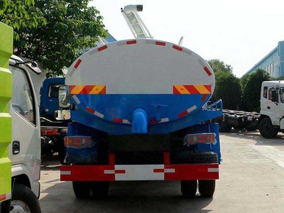 東風(fēng)御虎10方吸糞車 高效環(huán)保的污物處理專家