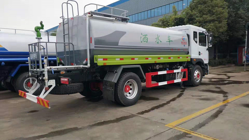 東風(fēng)新一代15噸灑水吸污車深度解析 國(guó)六標(biāo)準(zhǔn)下的一車多能